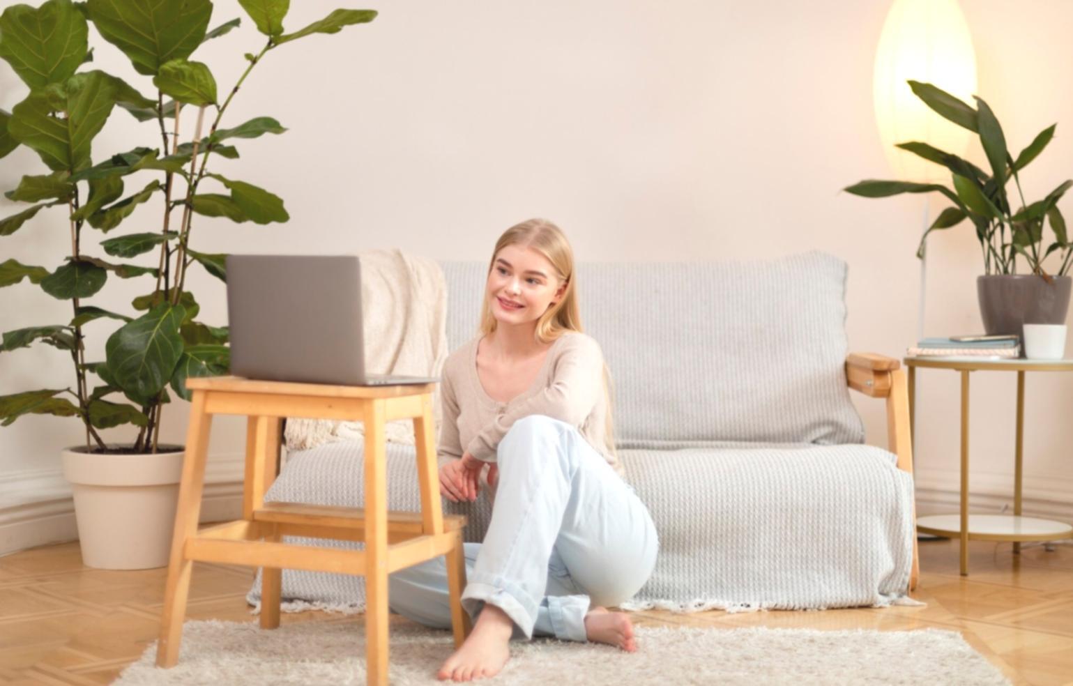 Graphiques de réduction de dettes et progression financière sur plusieurs mois